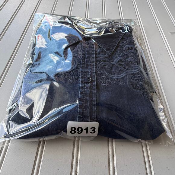 Chico's women's long-sleeve denim shirt embroidered cutouts size S/M - Picture 9 of 9